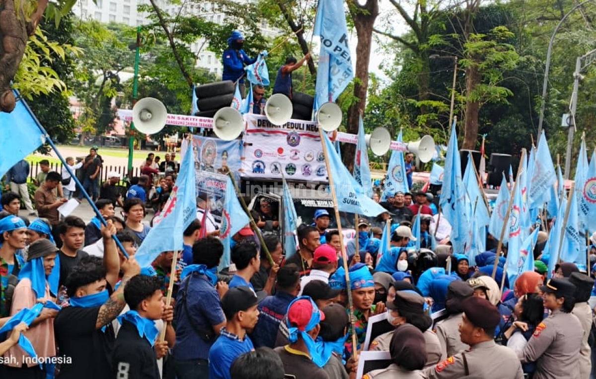 Ribuan Buruh KSPSI AGN Sumut Kepung Jalan Kesawan, Gelar Longmarch Menuju DPRD Sumut Sampaikan Aspirasi Ketenagakerjaan
