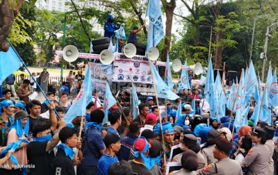 Ribuan Buruh KSPSI AGN Sumut Kepung Jalan Kesawan, Gelar Longmarch Menuju DPRD Sumut Sampaikan Aspirasi Ketenagakerjaan